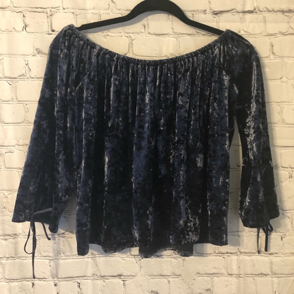 ❤️ American Eagle Off Shoulder Crop Velvet Top - Picture 4 of 7